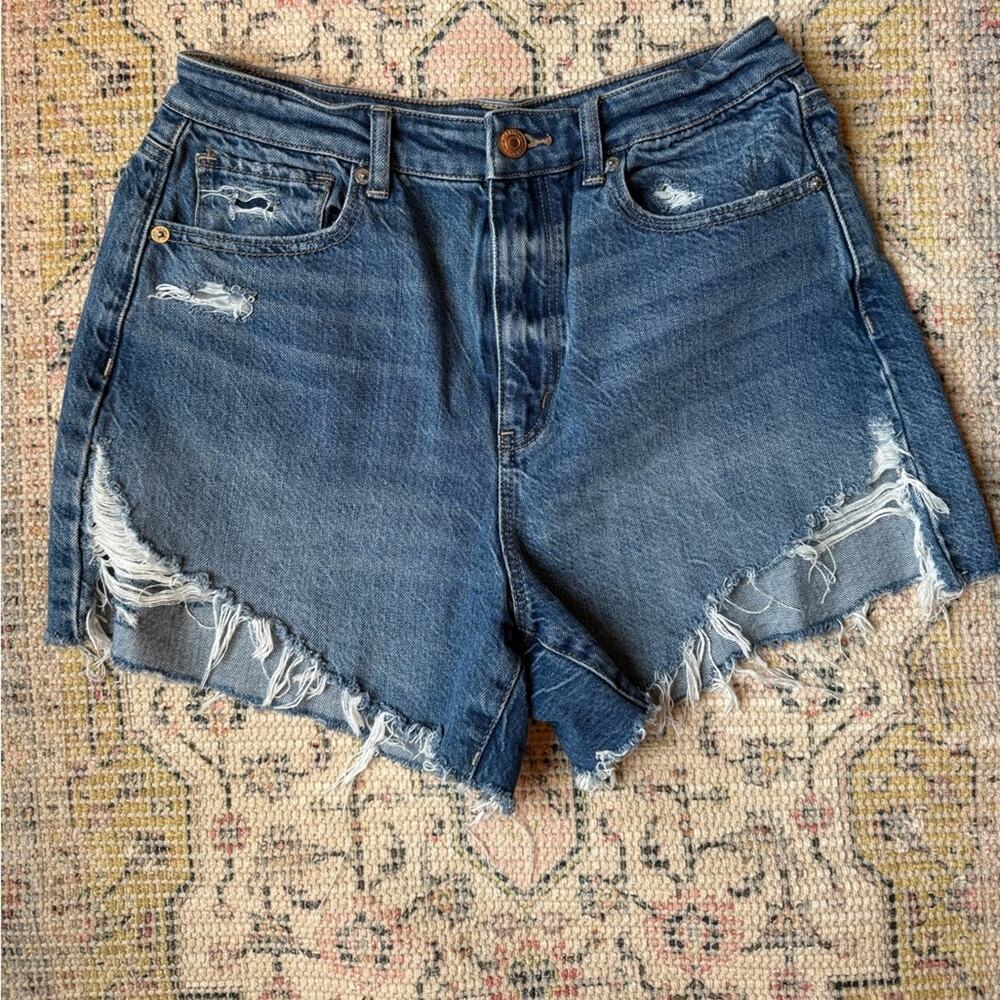 American Eagle Highest Rise Mom Denim Cut Off Shorts Women’s size 6 Distressed